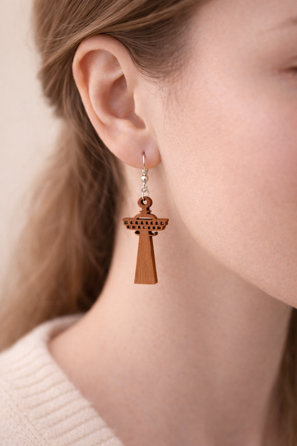 Näsinneula-aiheiset puukorvakorut